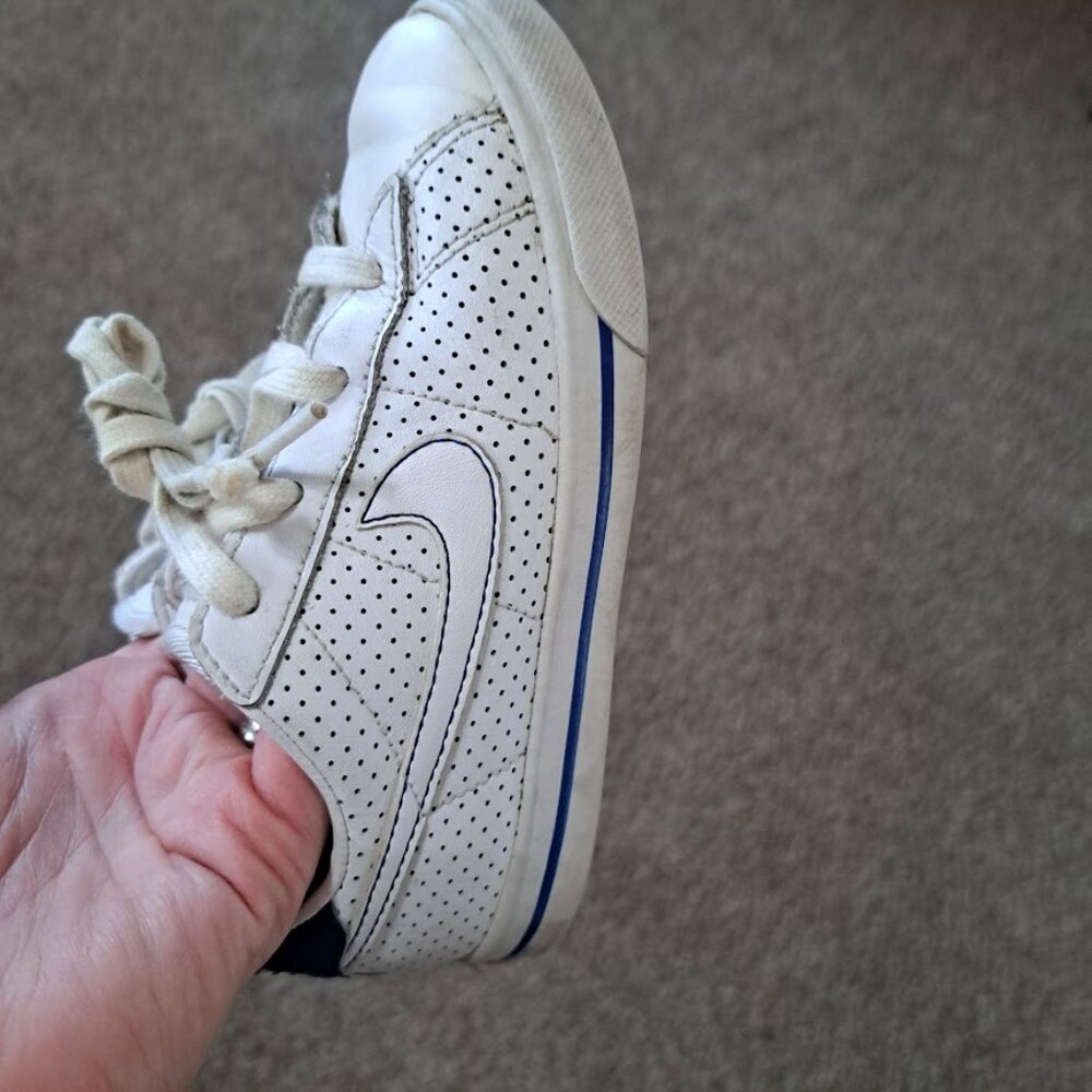 Nike Kids 10C white and Blue nike court low top shoes well loved condition